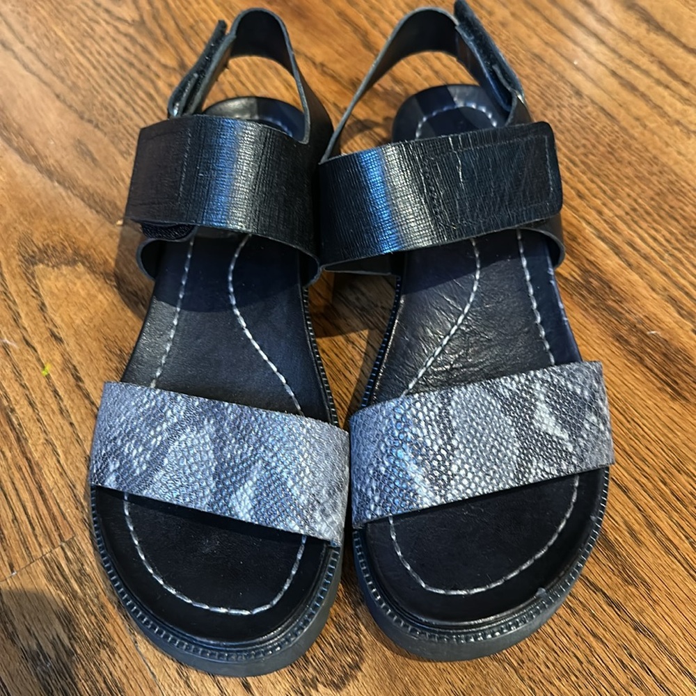 alto gradimento black and gray sandals size 6 1/2